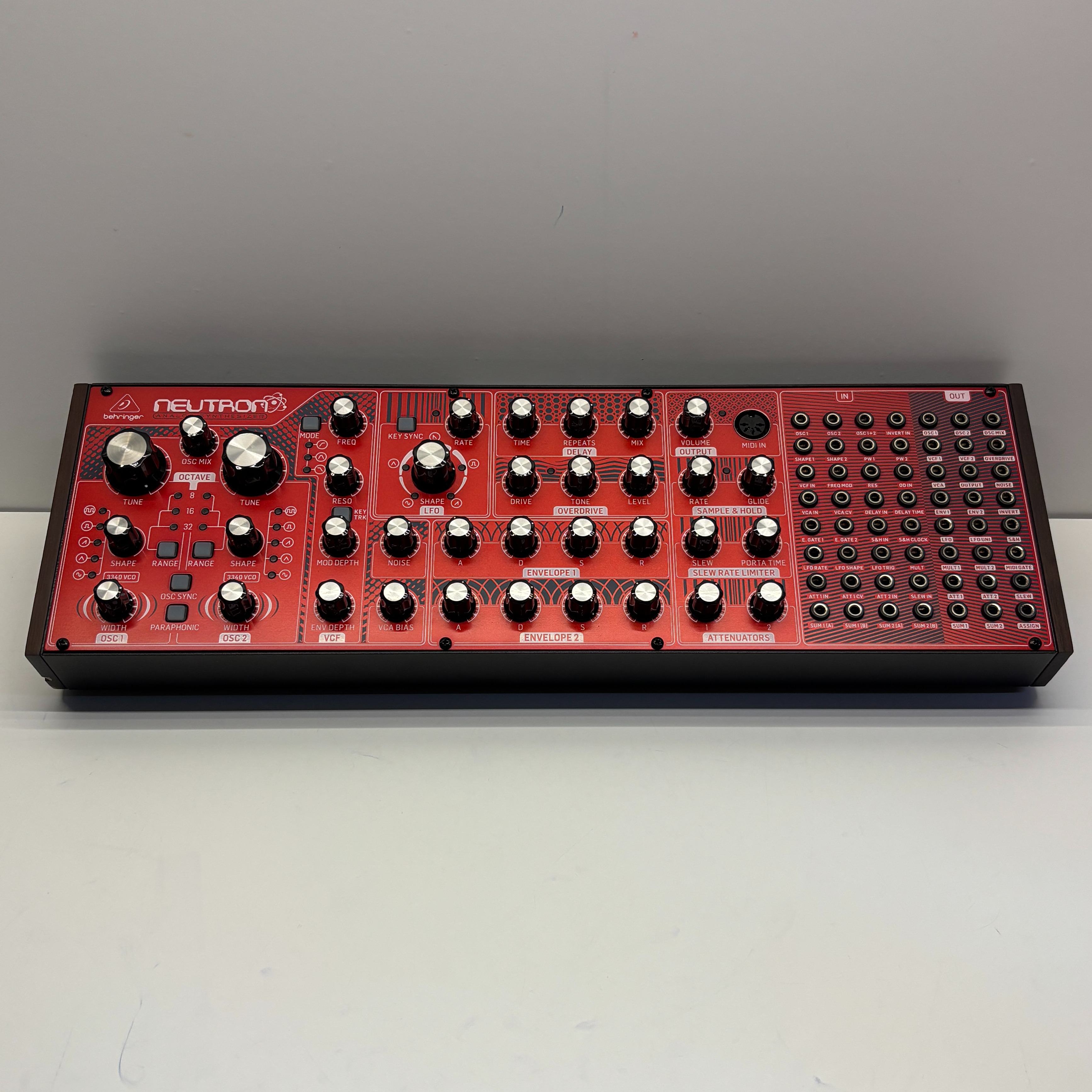 Behrnger NEUTRON 美品 Pre-owned Behringer Neutron Paraphonic Analog & Semi Modular